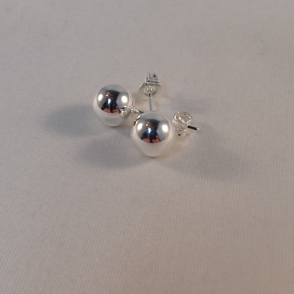 Silver Simple Smooth Round Ball Stud Earrings 8mm Gorgeous Party Gift - Picture 2 of 3